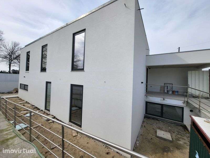 Moradia independente T4 - Ovar - Grande imagem: 5/12