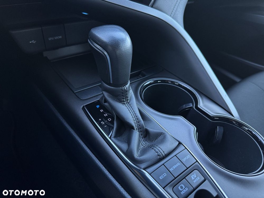 Toyota Camry 2.5 Hybrid Comfort CVT - 23