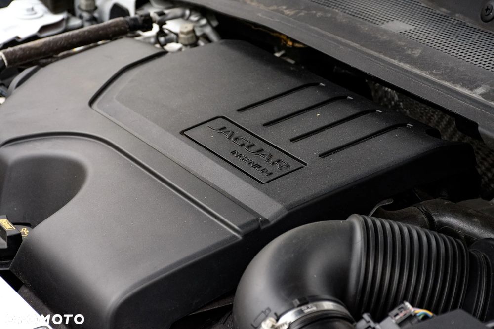 Jaguar E-Pace P250 AWD R-Dynamic S - 34