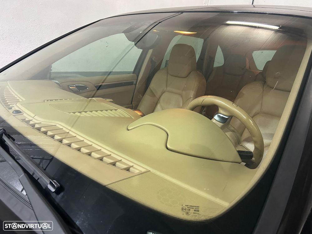 Porsche Cayenne S - 30