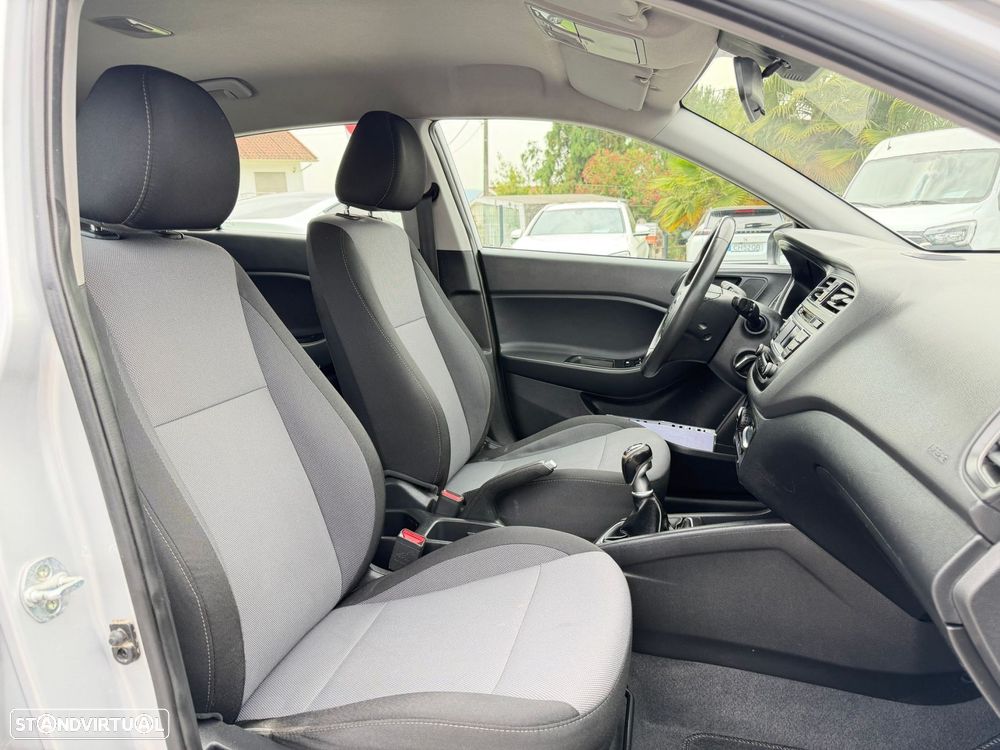 Hyundai i20 1.1 CRDi Comfort+Pack Look+JLL16 - 13