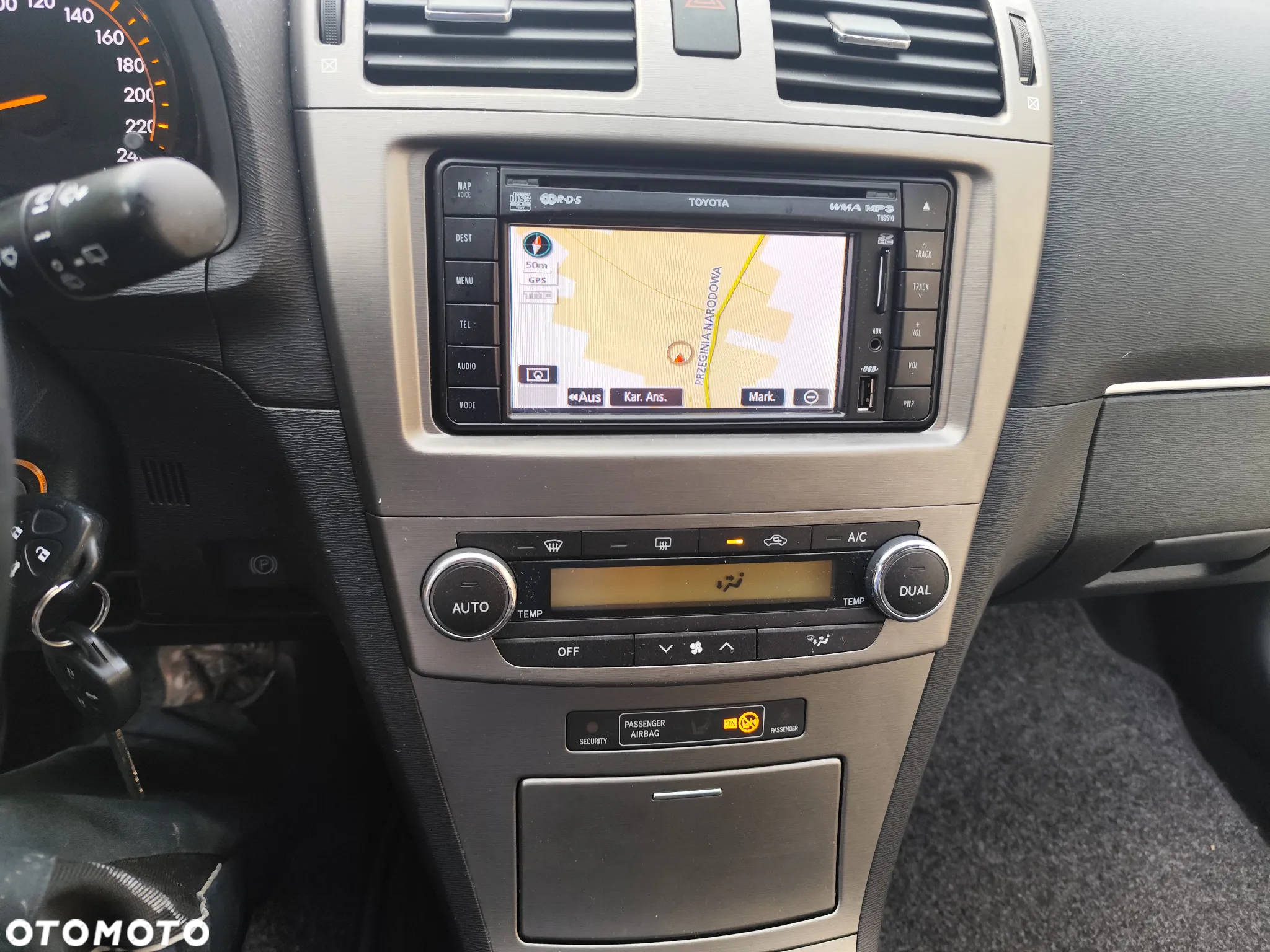 Toyota Avensis 1.6 Active - 8