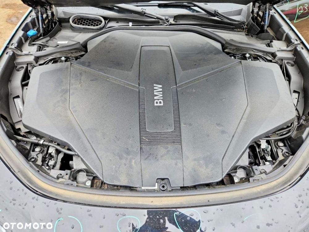 BMW i7 - 11