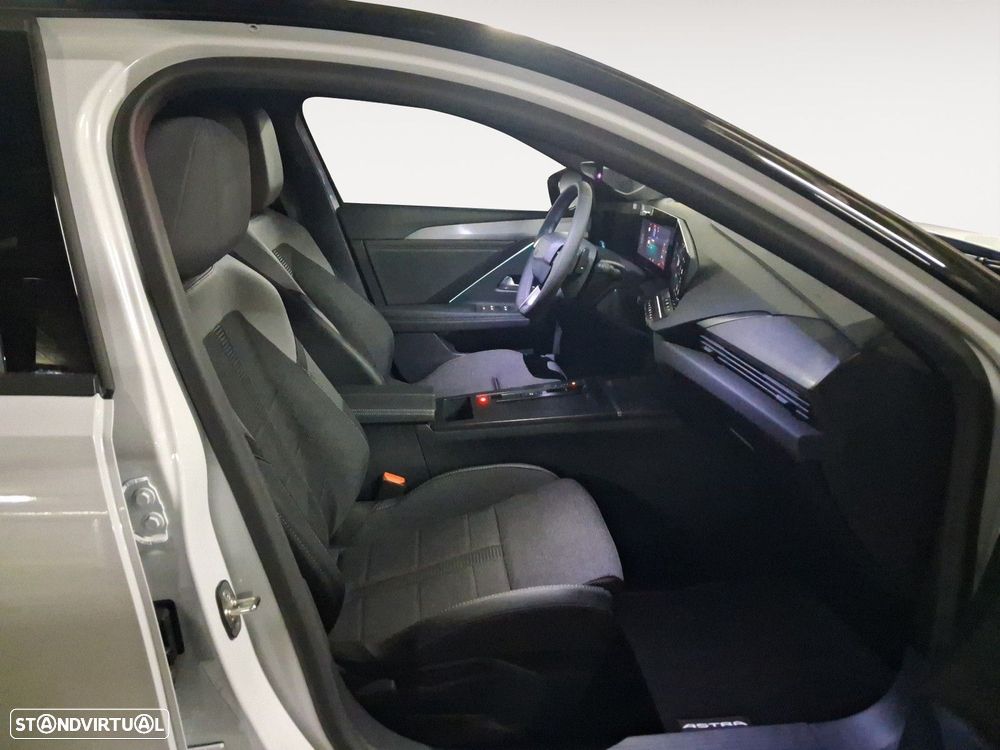 Opel Astra Sports Tourer - 13
