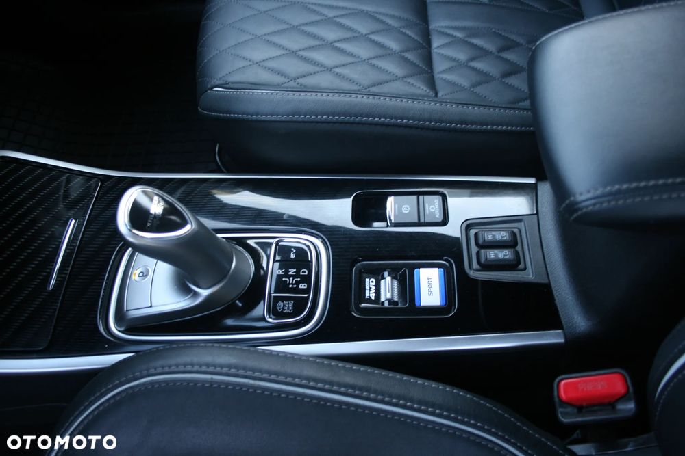 Mitsubishi Outlander - 26