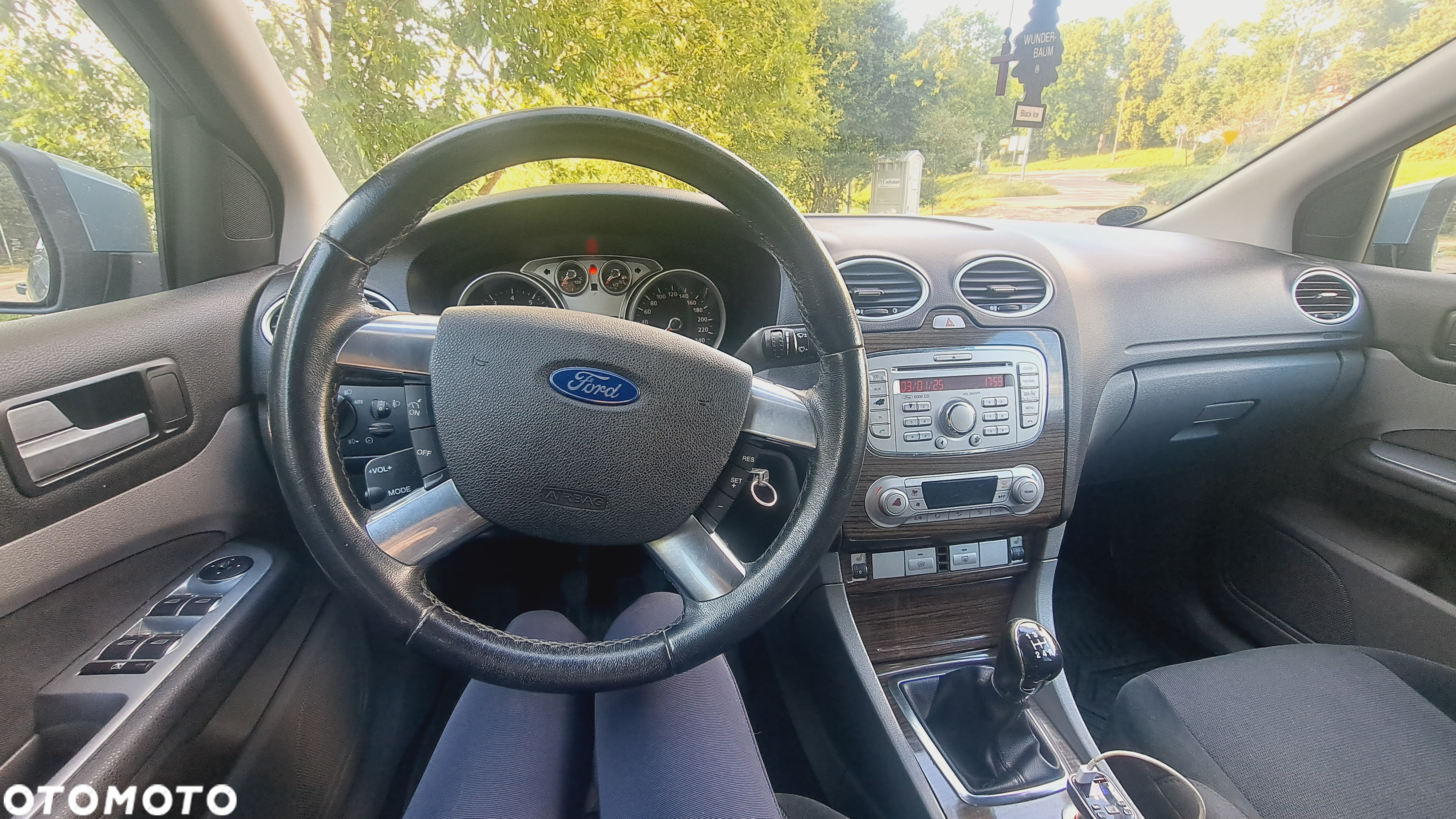 Ford Focus 1.8 FF Ghia - 12