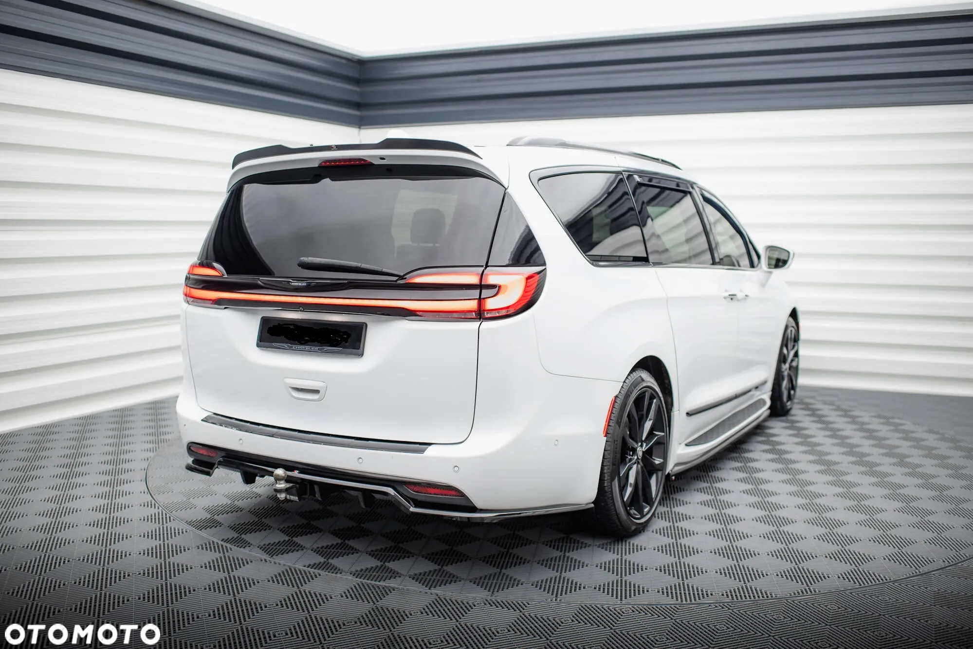 Chrysler Pacifica - 26