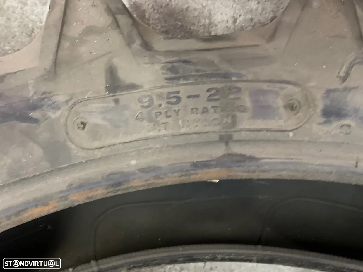 Pneu Bridgestone 9.5-22 - 3