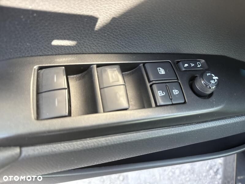 Toyota Camry 2.5 Hybrid Comfort CVT - 12