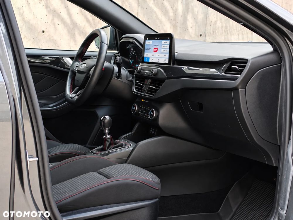 Ford Focus 1.5 EcoBoost ST-Line Business - 15