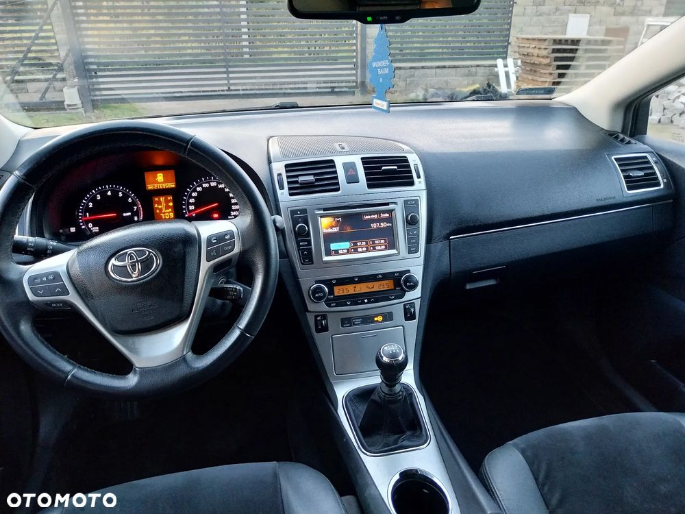 Toyota Avensis - 8