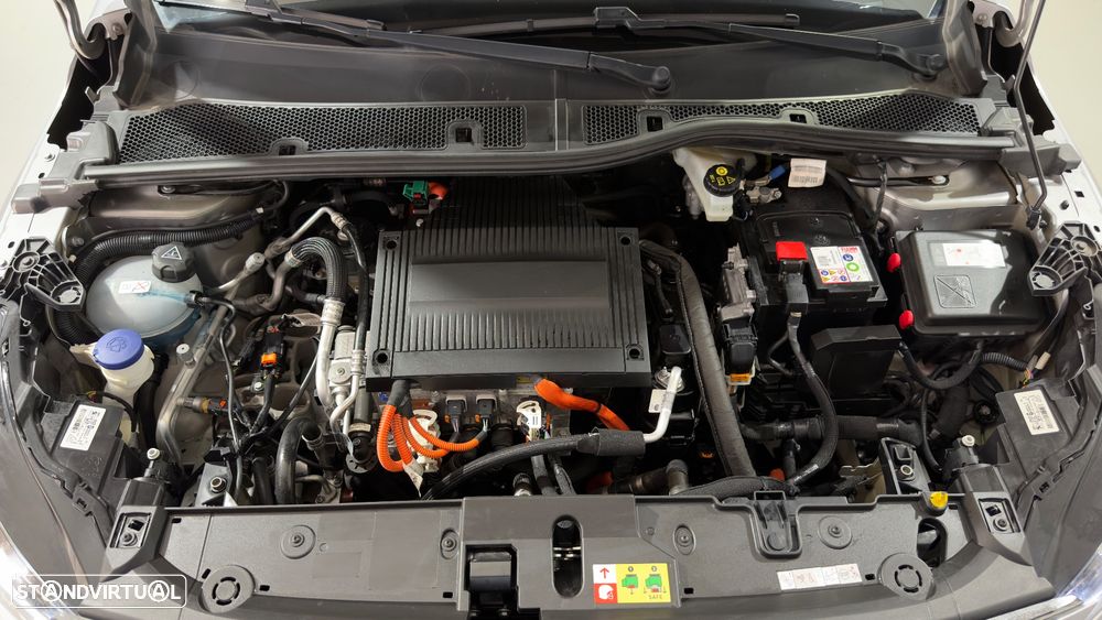 Peugeot e-208 E-Style - 32