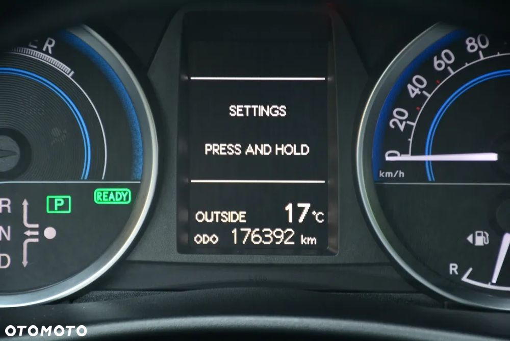 Toyota Auris Hybrid 135 Prestige - 26