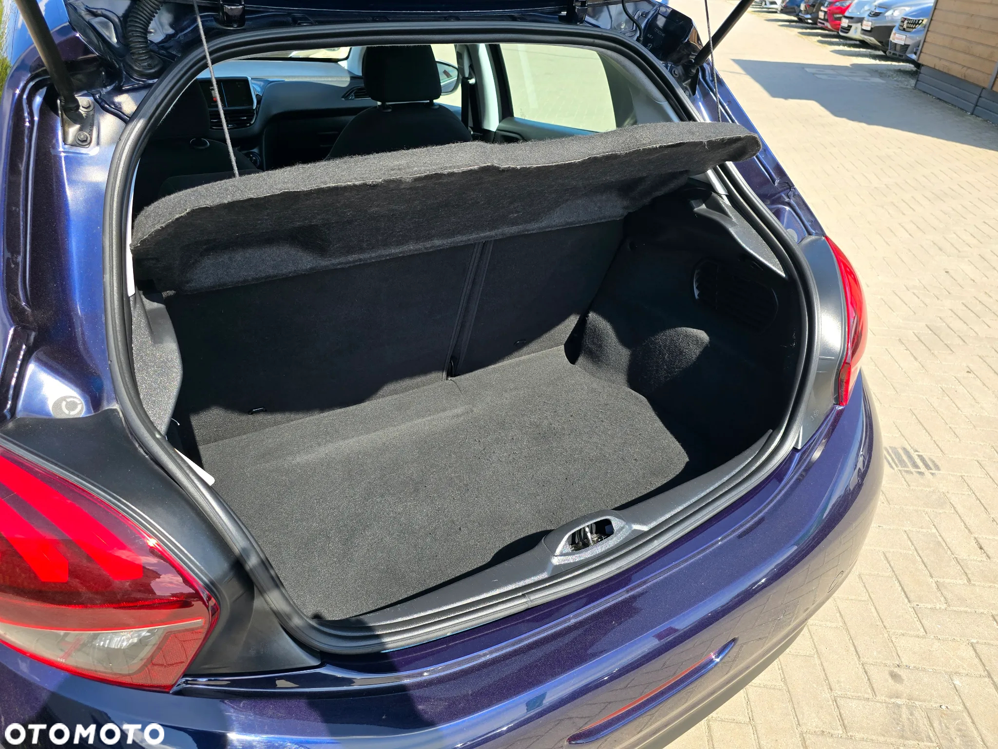 Peugeot 208 - 17