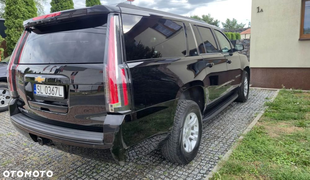 Chevrolet Suburban 5.3 LS 1500 4WD - 4