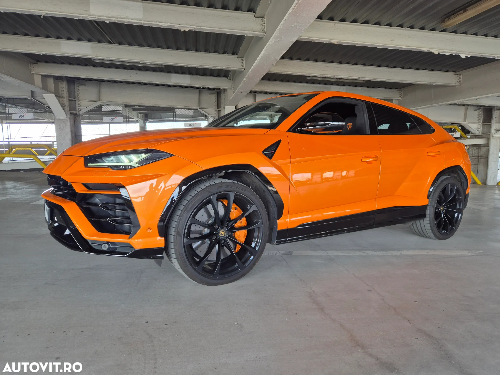Lamborghini URUS Standard - 12