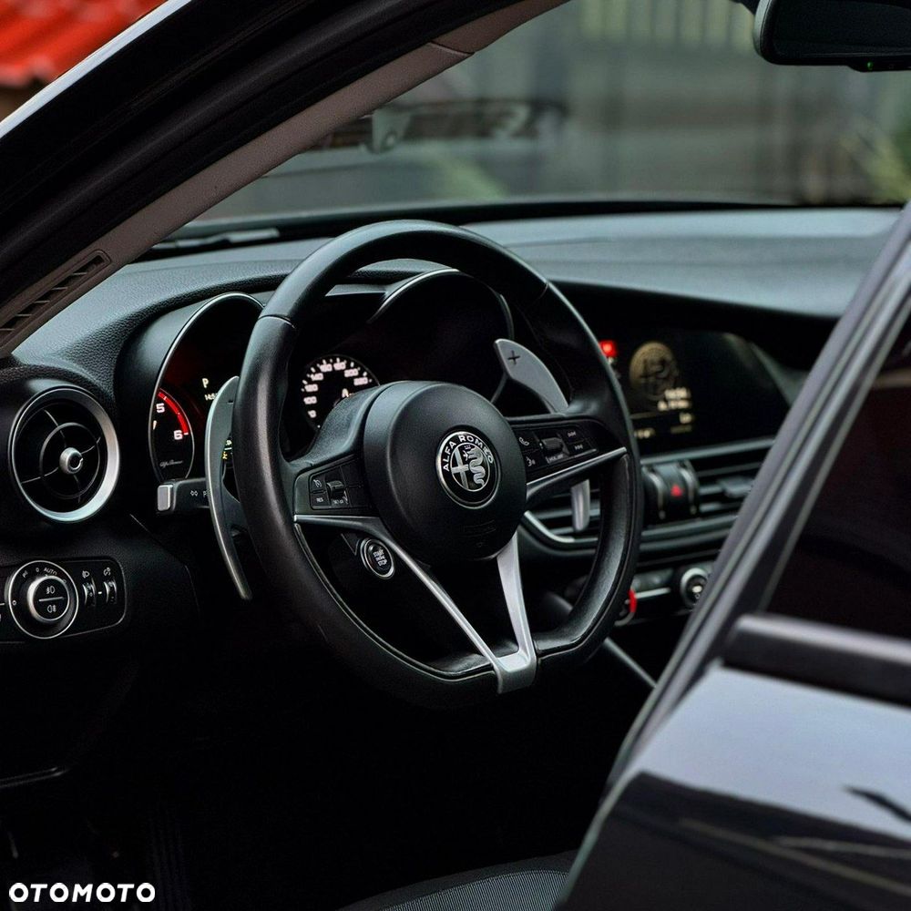 Alfa Romeo Giulia - 10