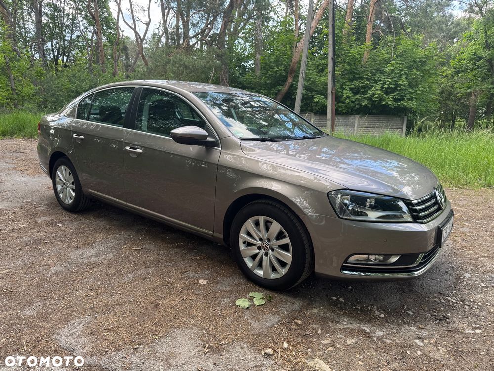 Volkswagen Passat - 11