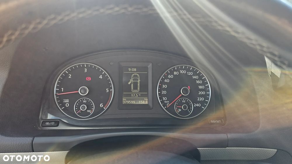 Volkswagen Touran 2.0 TDI DPF MATCH - 10