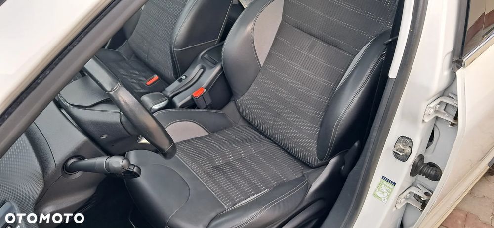 Peugeot 2008 1.6 BlueHDi Allure - 17