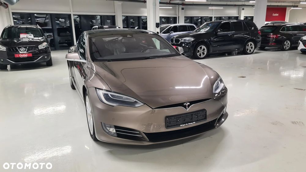 Tesla Model S - 18