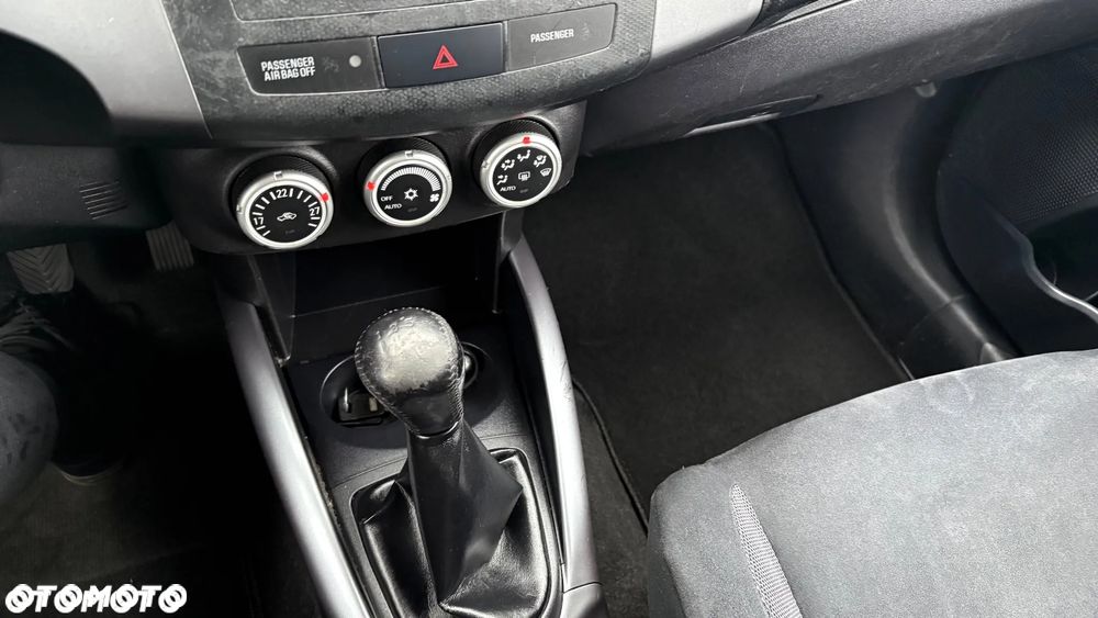 Mitsubishi Outlander 2.4 2WD Plus - 20