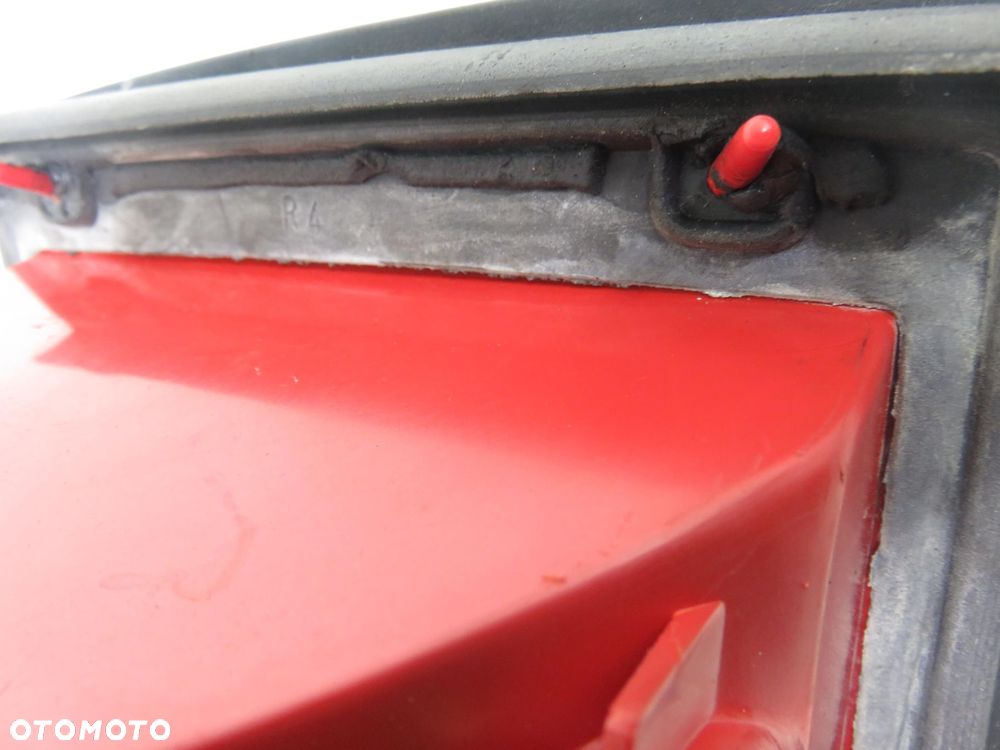 LAMPA PRAWA TYLNA AUDI 80 B4 R295102 29632202 - 14