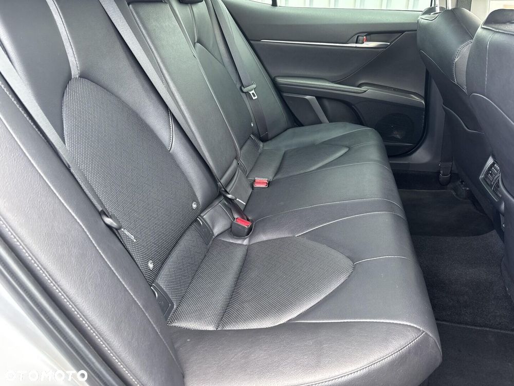 Toyota Camry 2.5 Hybrid Executive CVT - 10