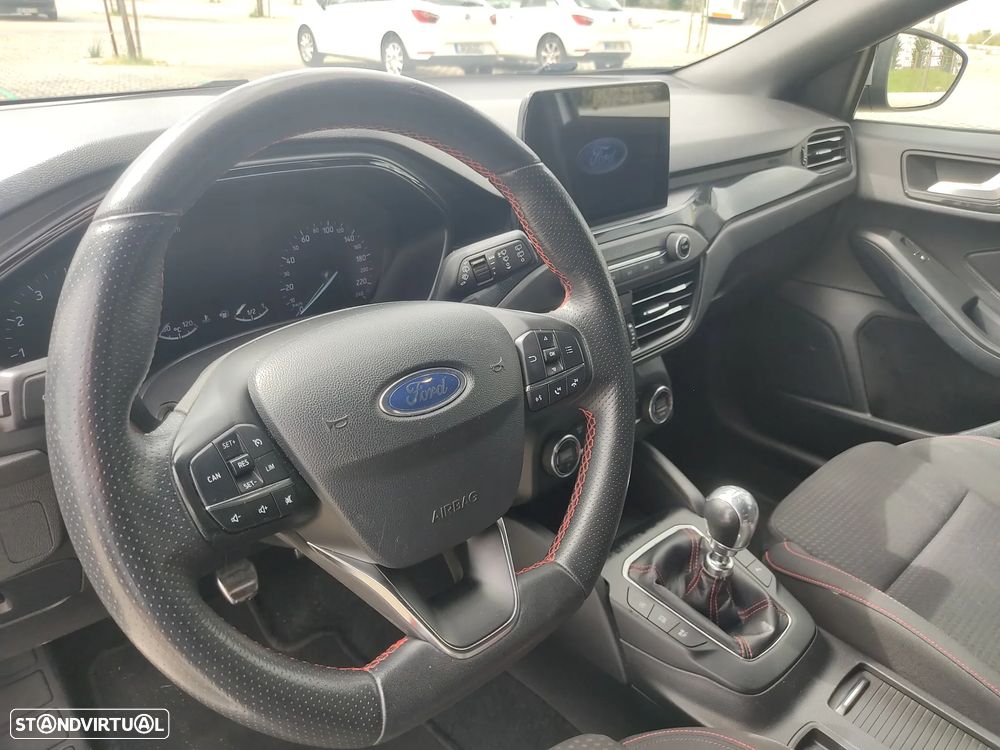 Ford Focus SW 1.0 EcoBoost ST-Line - 18