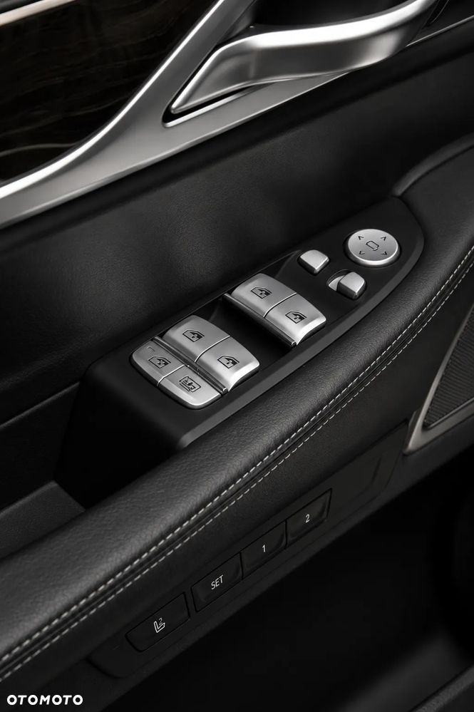 BMW Seria 7 750Li xDrive - 22
