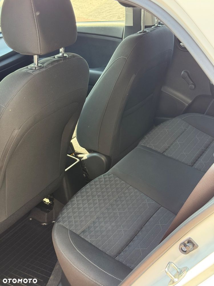 Kia Rio 1.4 M - 13