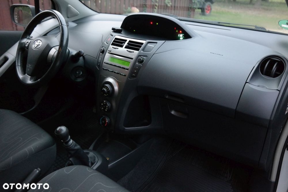 Toyota Yaris - 17