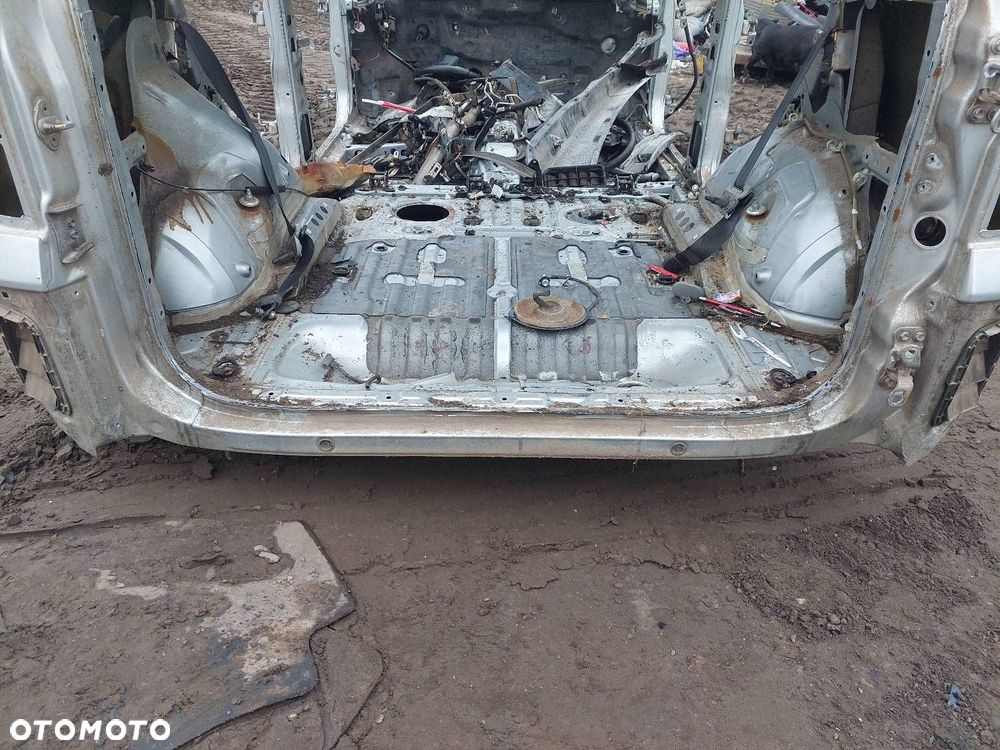 WANNA BAGAŻNIKA PAS TYLNY TOYOTA RAV4 II LIFT 1D4 5D - 4