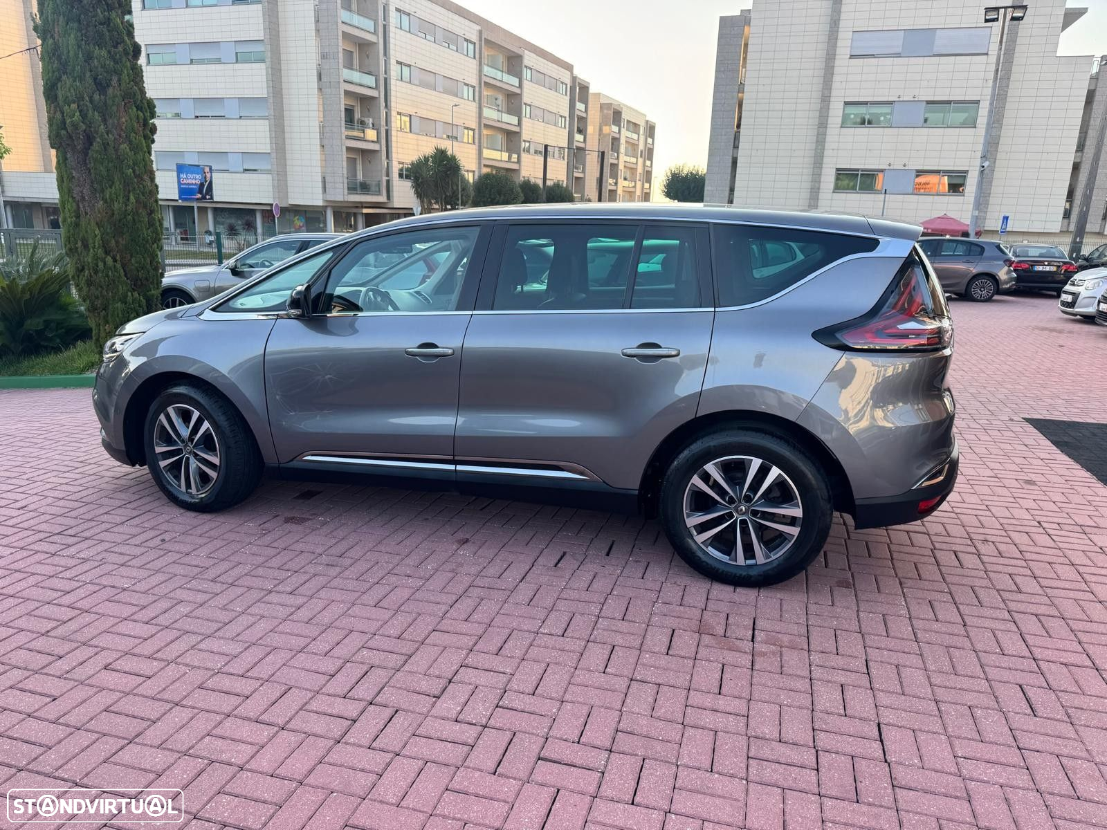 Renault Espace 1.6 dCi Initiale Paris EDC - 8