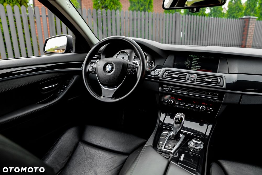 BMW Seria 5 528i xDrive Sport-Aut - 29