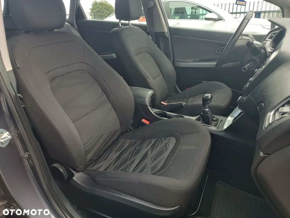 Kia Ceed - 9