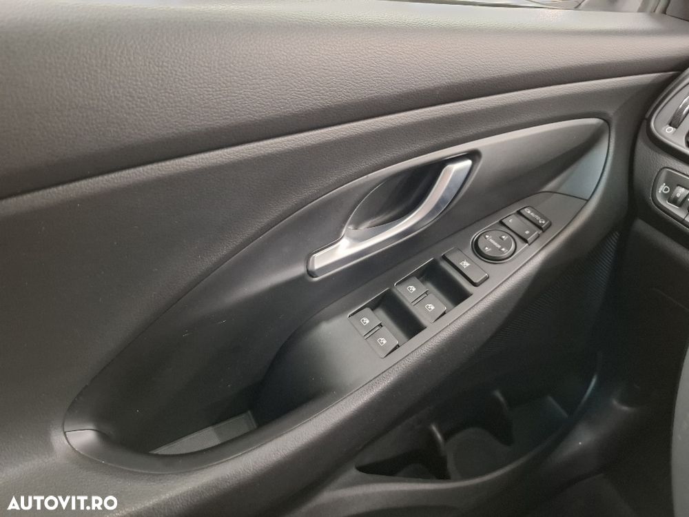 Hyundai i30 1.5 110CP 5DR M/T Highway - 16