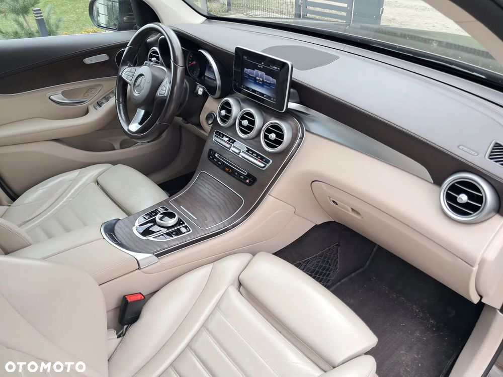 Mercedes-Benz GLC 250 4Matic 9G-TRONIC AMG Line - 39