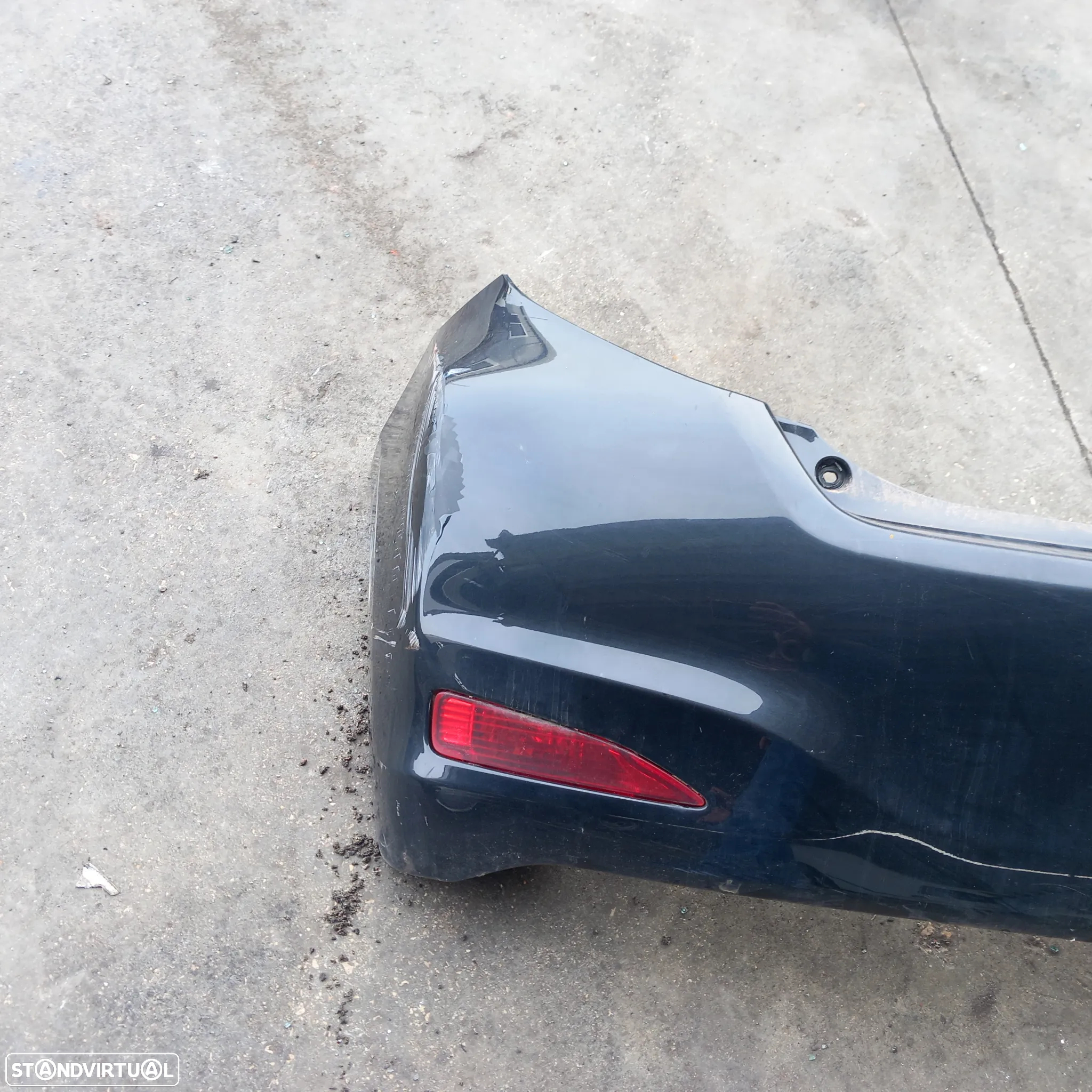 Para choques tras e farolin toyota yaris ano 2021 - 2