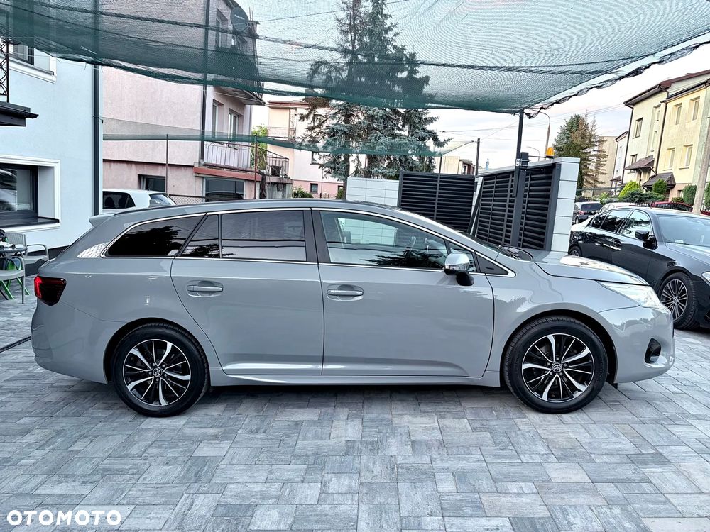Toyota Avensis 1.8 Premium - 8