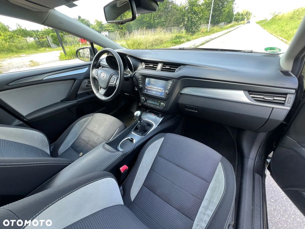 Toyota Avensis Touring Sports 1.8 Edition-S - 17
