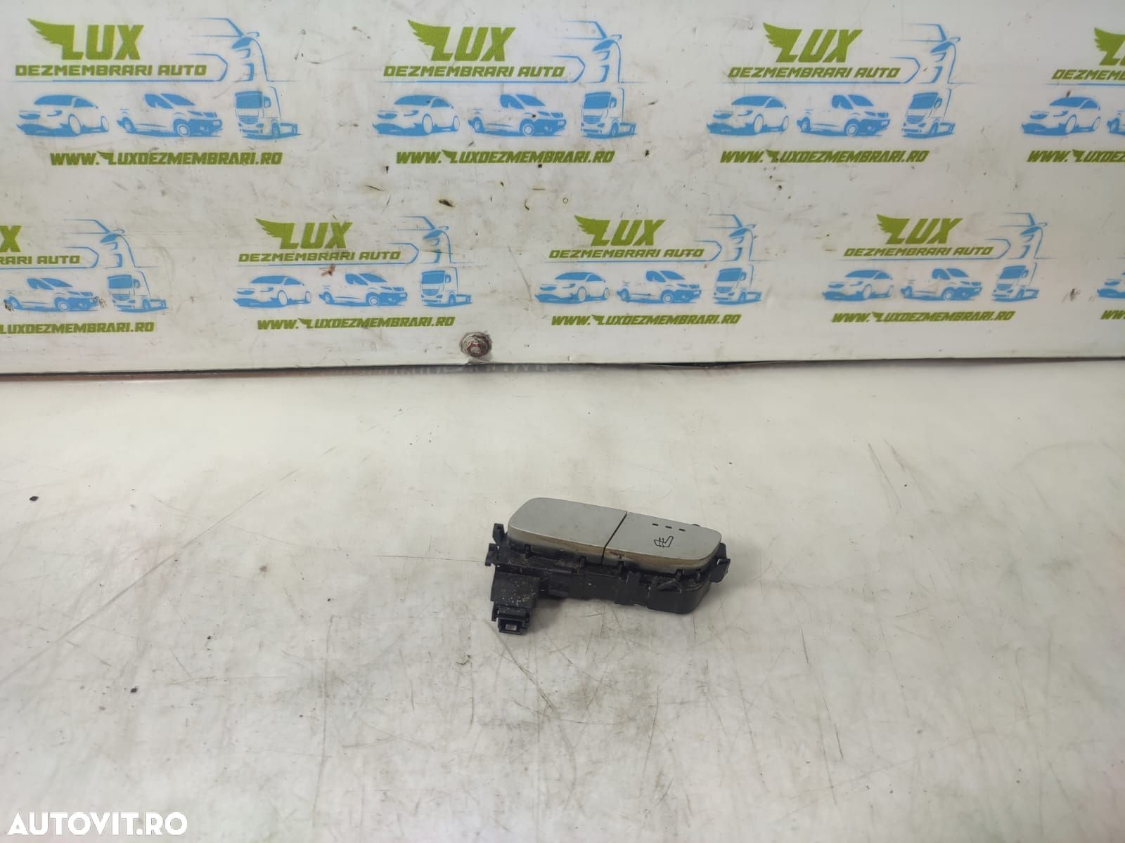 Buton incalzire scaun A2059050404 Mercedes-Benz C-Class W205/S205/C20 - 1