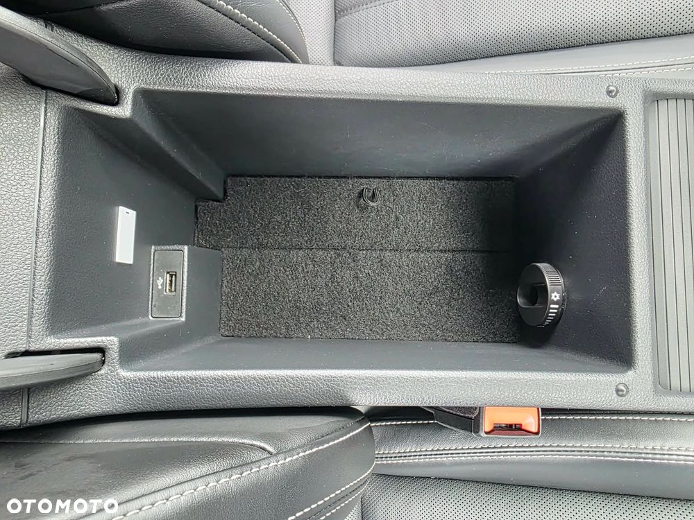 Skoda Superb 2.0 TDI DSG L&K - 25