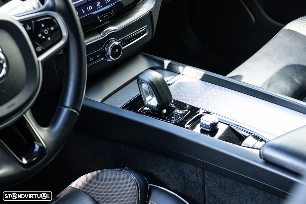 Volvo XC 60 2.0 B4 R-Design Geartronic - 23