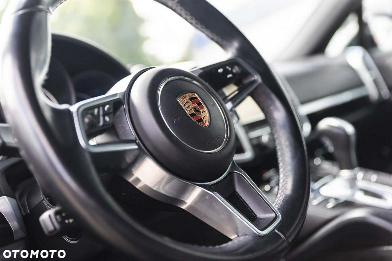 Porsche Cayenne - 35