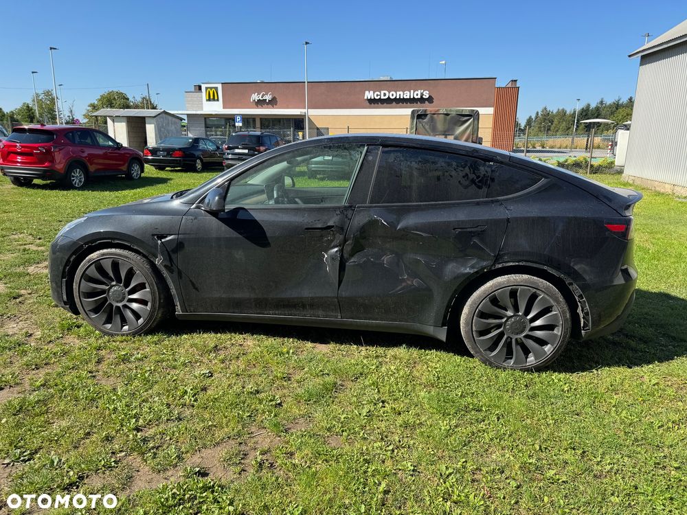 Tesla Model Y Performance Dual Motor AWD - 14
