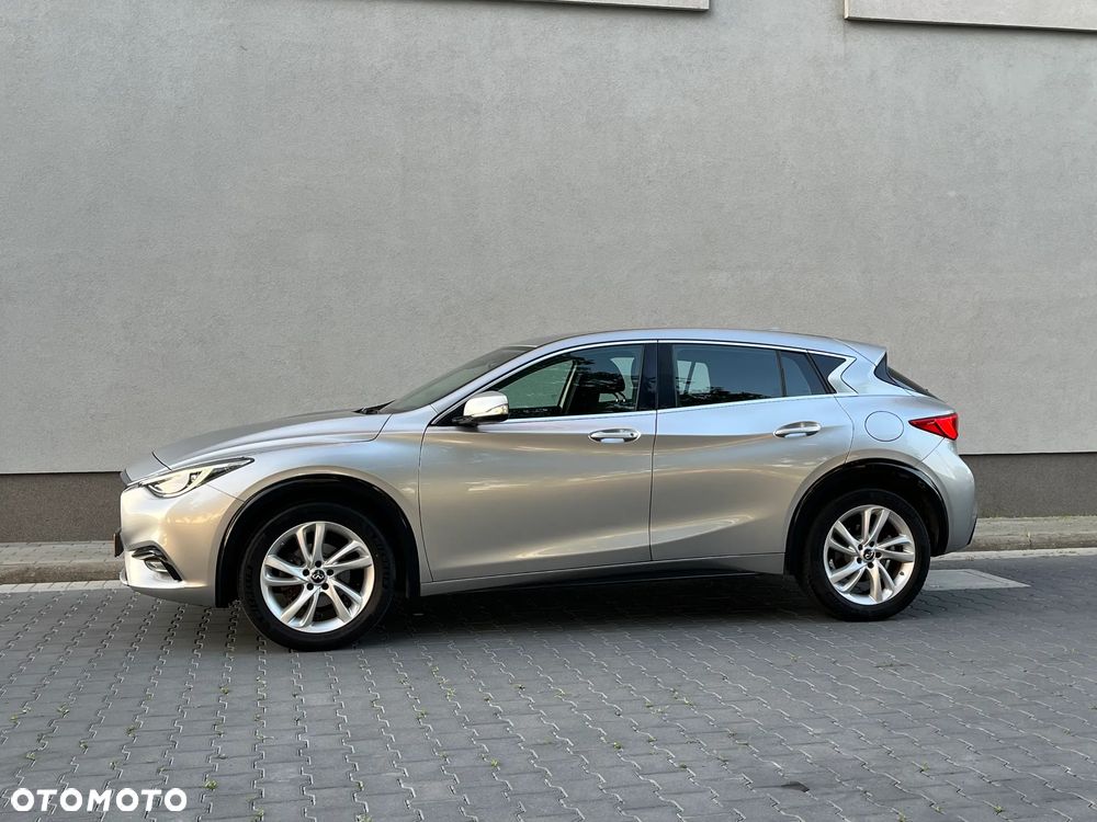 Infiniti Q30 - 3