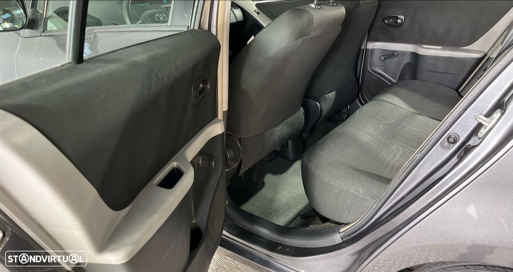 Toyota Yaris 1.0 VVT-i - 7