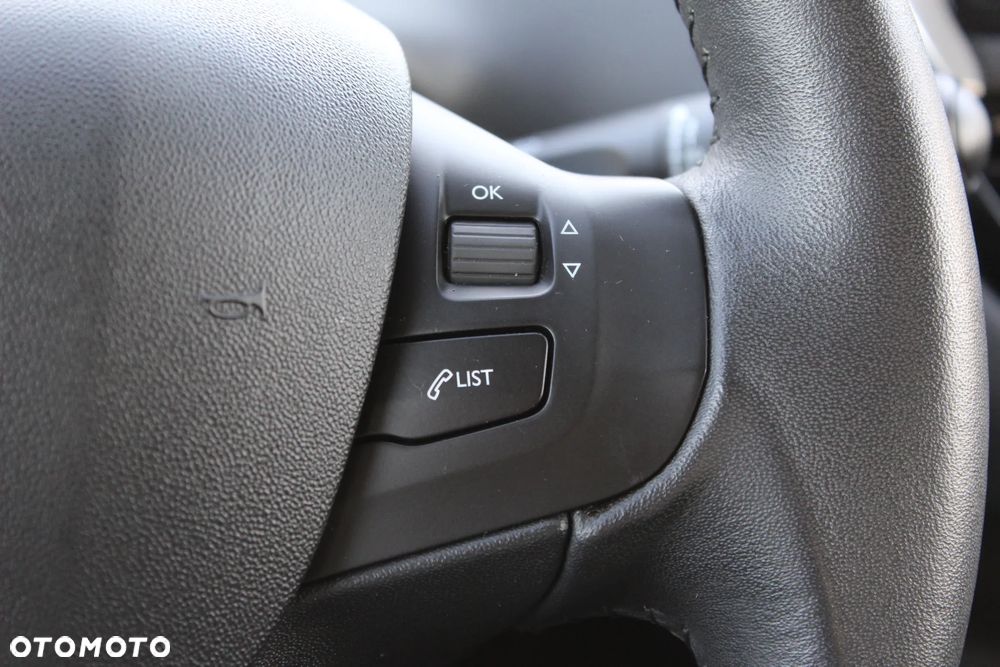 Peugeot 208 PureTech 82 Urban Move - 19