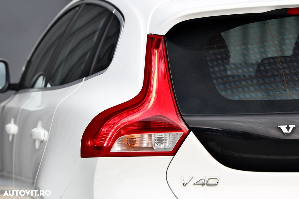 Volvo V40 D3 Geartronic RDesign - 16